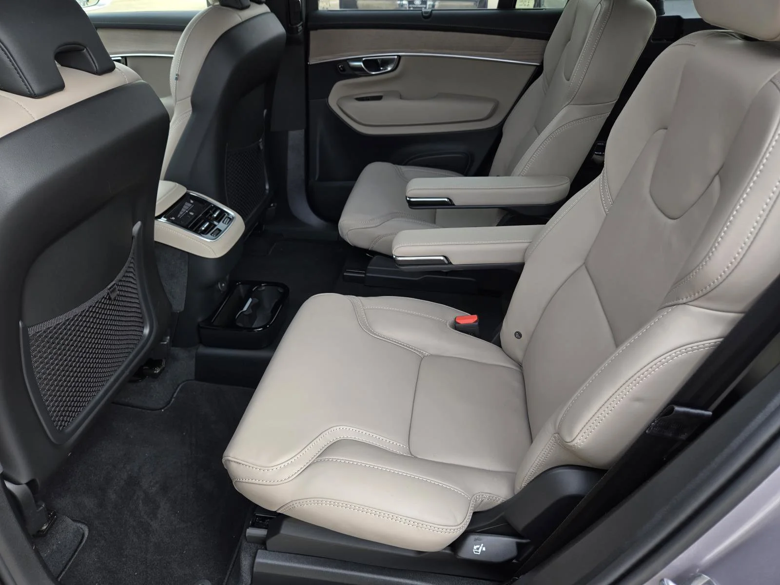 Used 2026 Aurora Silver Volvo Ultra image 25