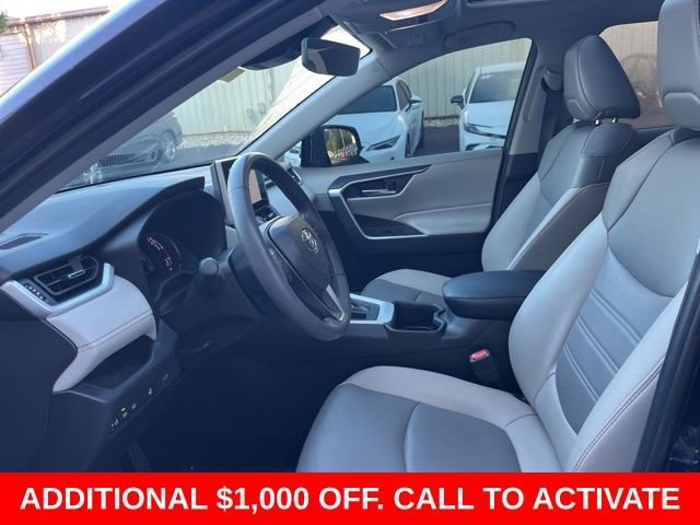 Used 2023  Toyota XLE Premium image 7