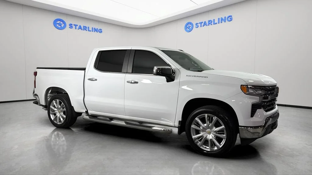 Used 2024 Summit White Chevrolet LT image 12