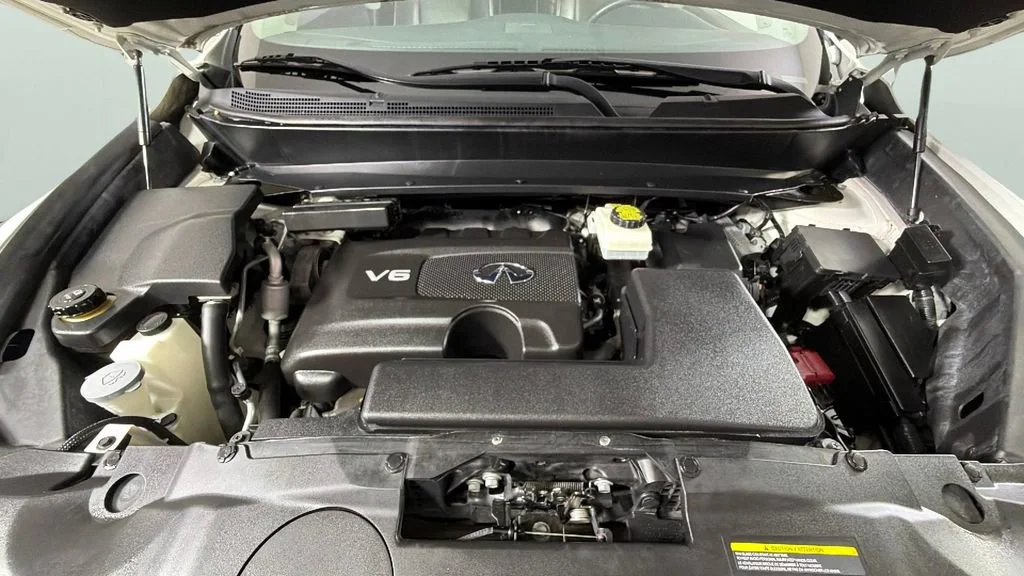 Used 2019 White INFINITI LUXE image 40