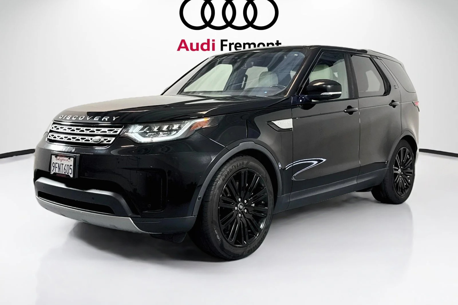 Used 2019 Santorini Black Metallic Land Rover HSE image 3