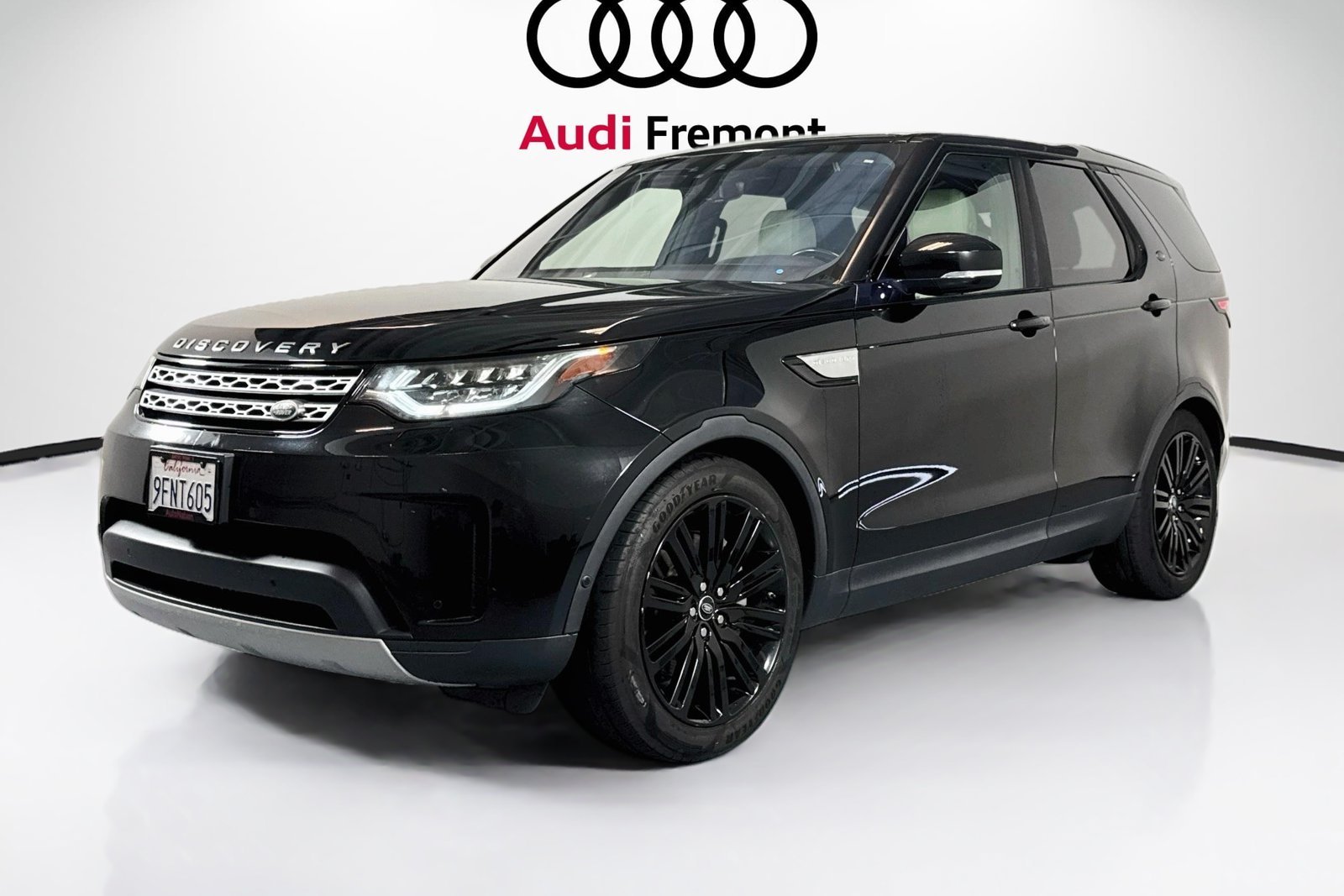 Used 2019 Santorini Black Metallic Land Rover HSE image 3