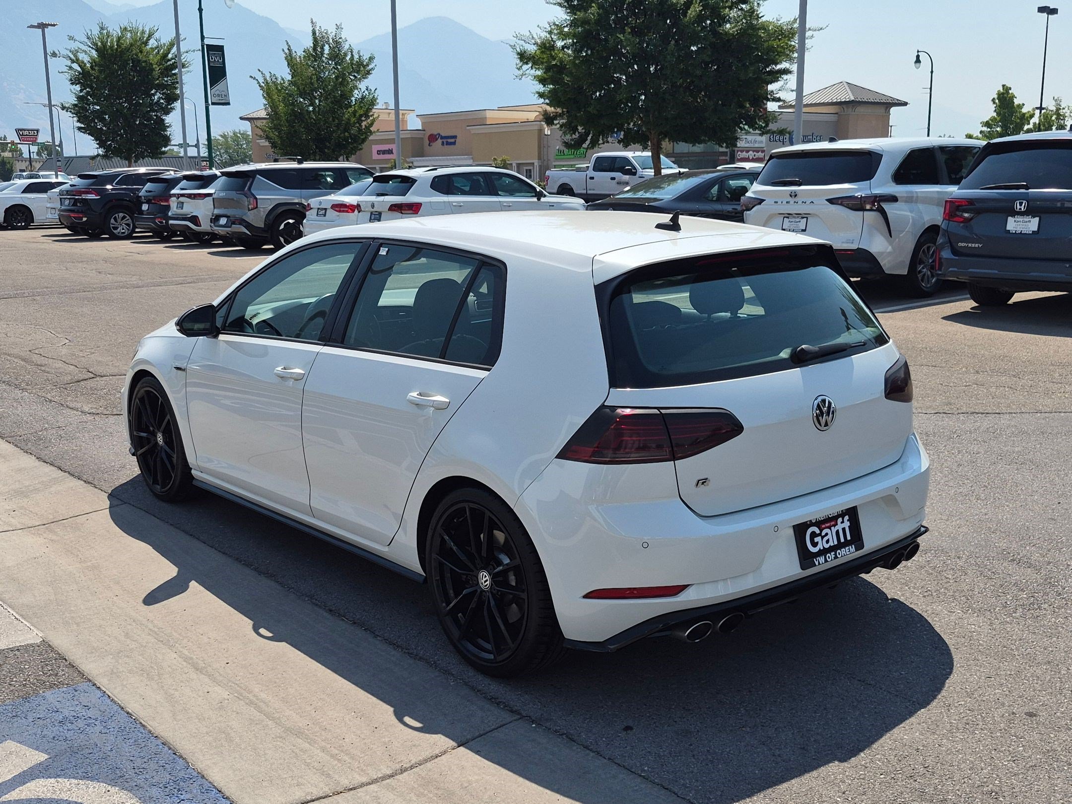 Used 2019 Oryx White Pearl Volkswagen DCC & Navigation 4Motion image 5