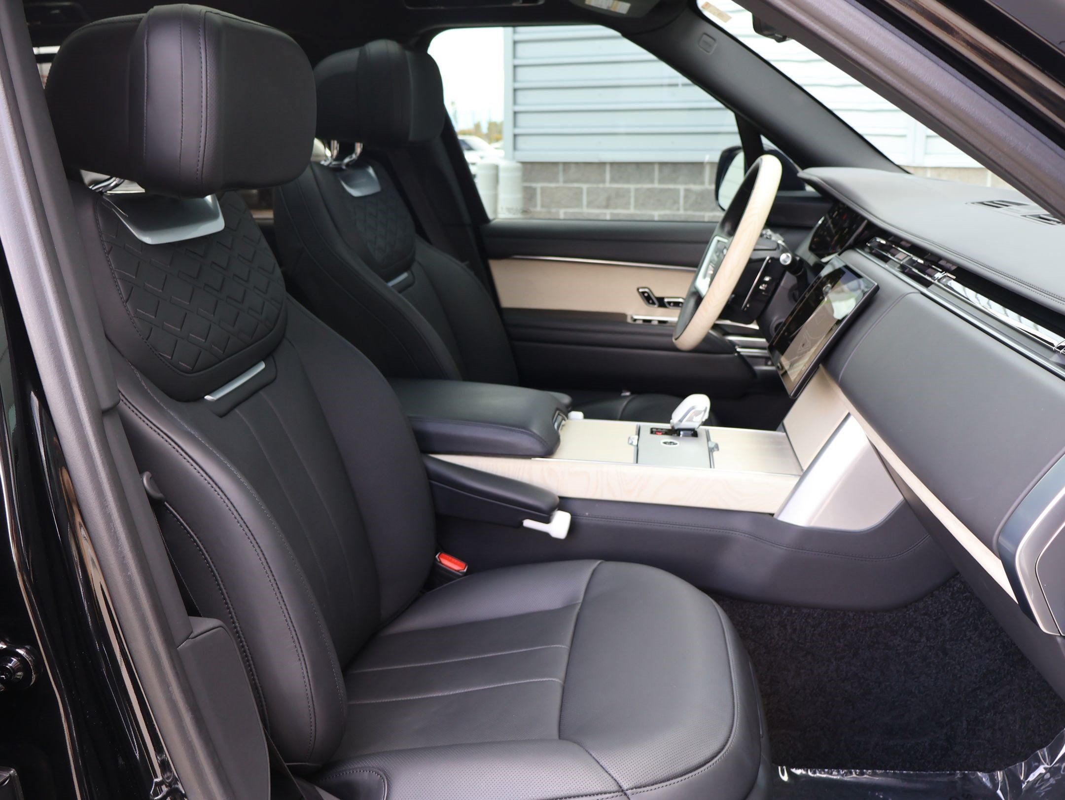 Used 2025 Santorini Black Metallic Land Rover SV image 28