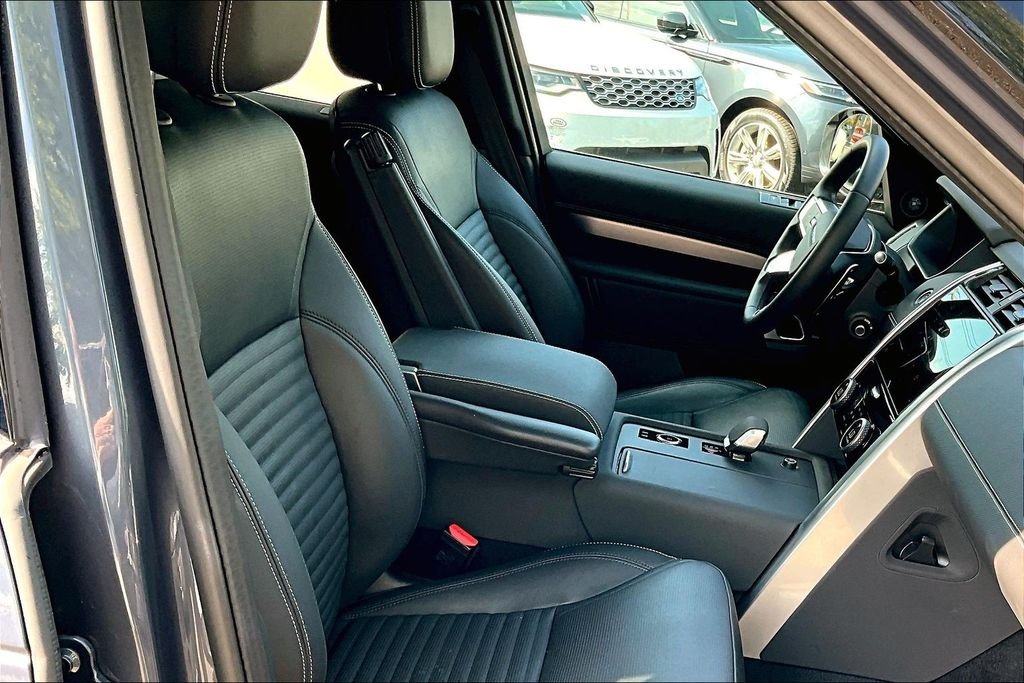 Used 2025 Blue Land Rover Dynamic SE image 7