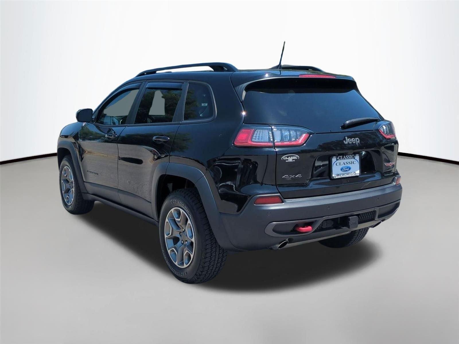 Used 2022 Diamond Black Crystal Pearlcoat Jeep Trailhawk image 3