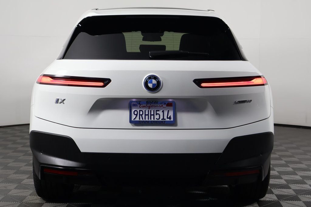 Certified Used 2025 Alpine White BMW xDrive50 image 5