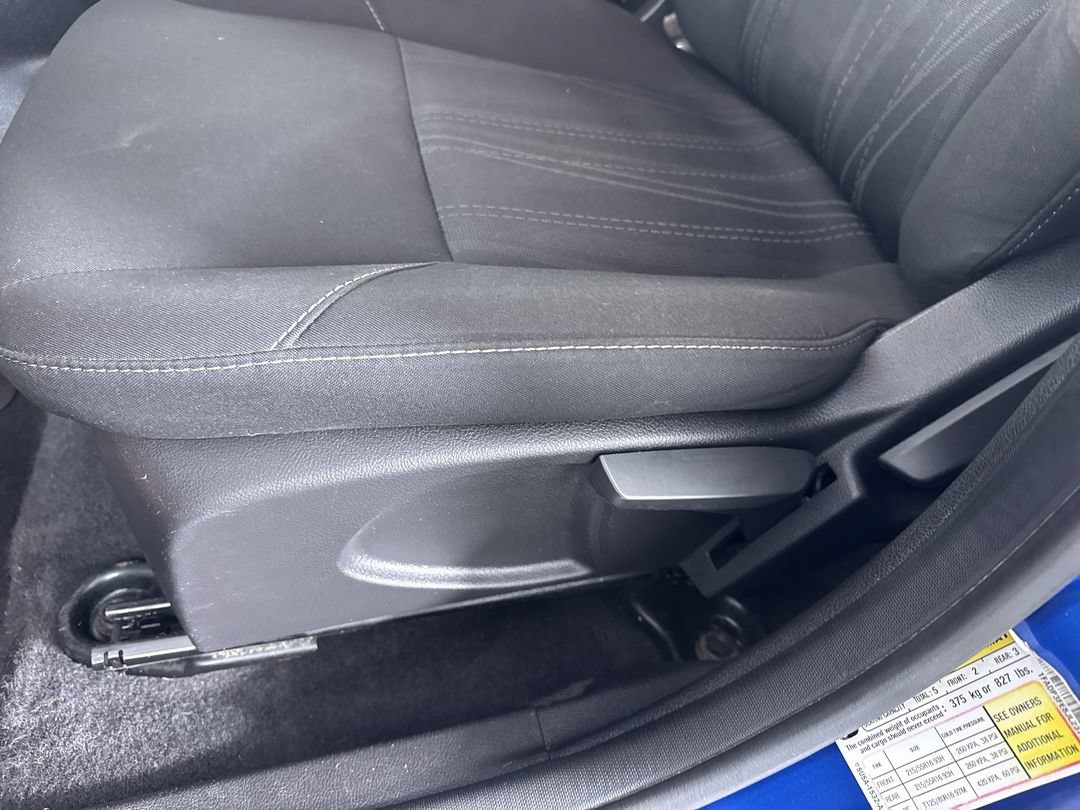 Used 2018 Blue Ford SE image 12