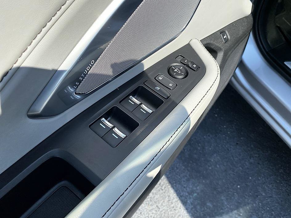Used 2019 Silver Acura w/Technology Pkg image 10