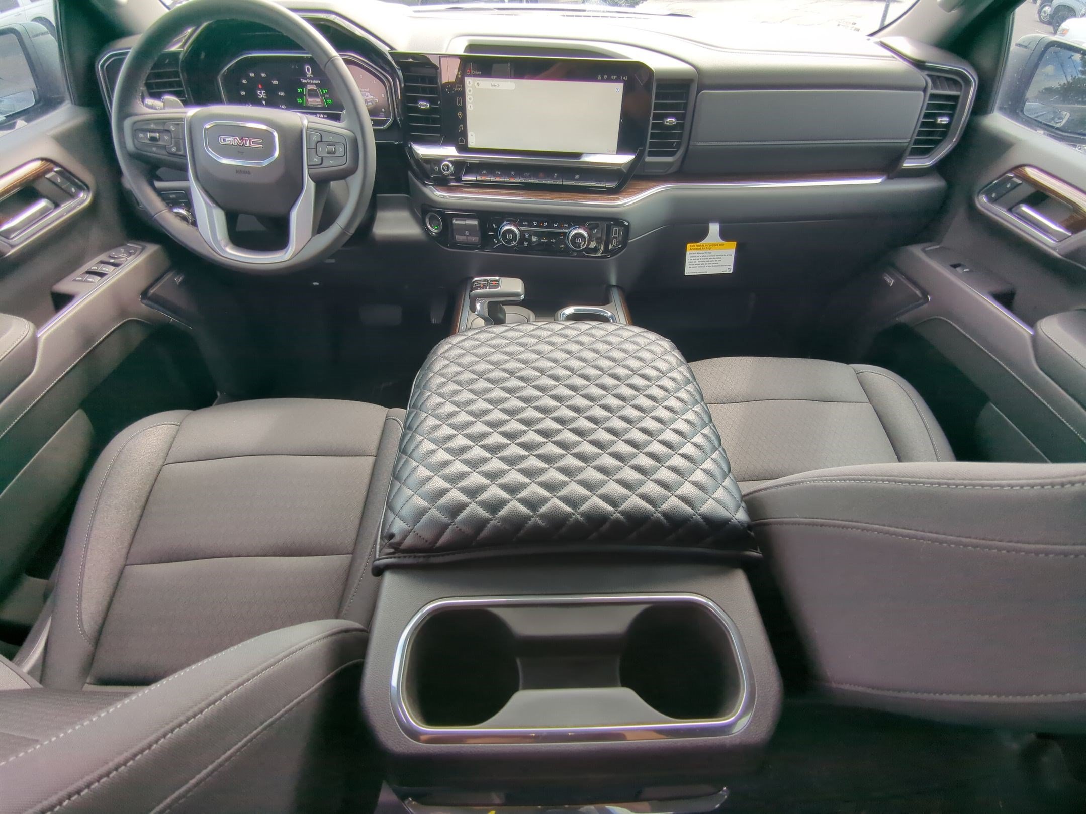 Used 2024 Onyx Black GMC Elevation image 29