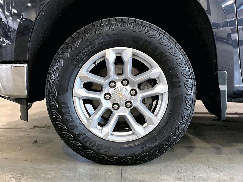 Used 2022 Gray Chevrolet LT image 7