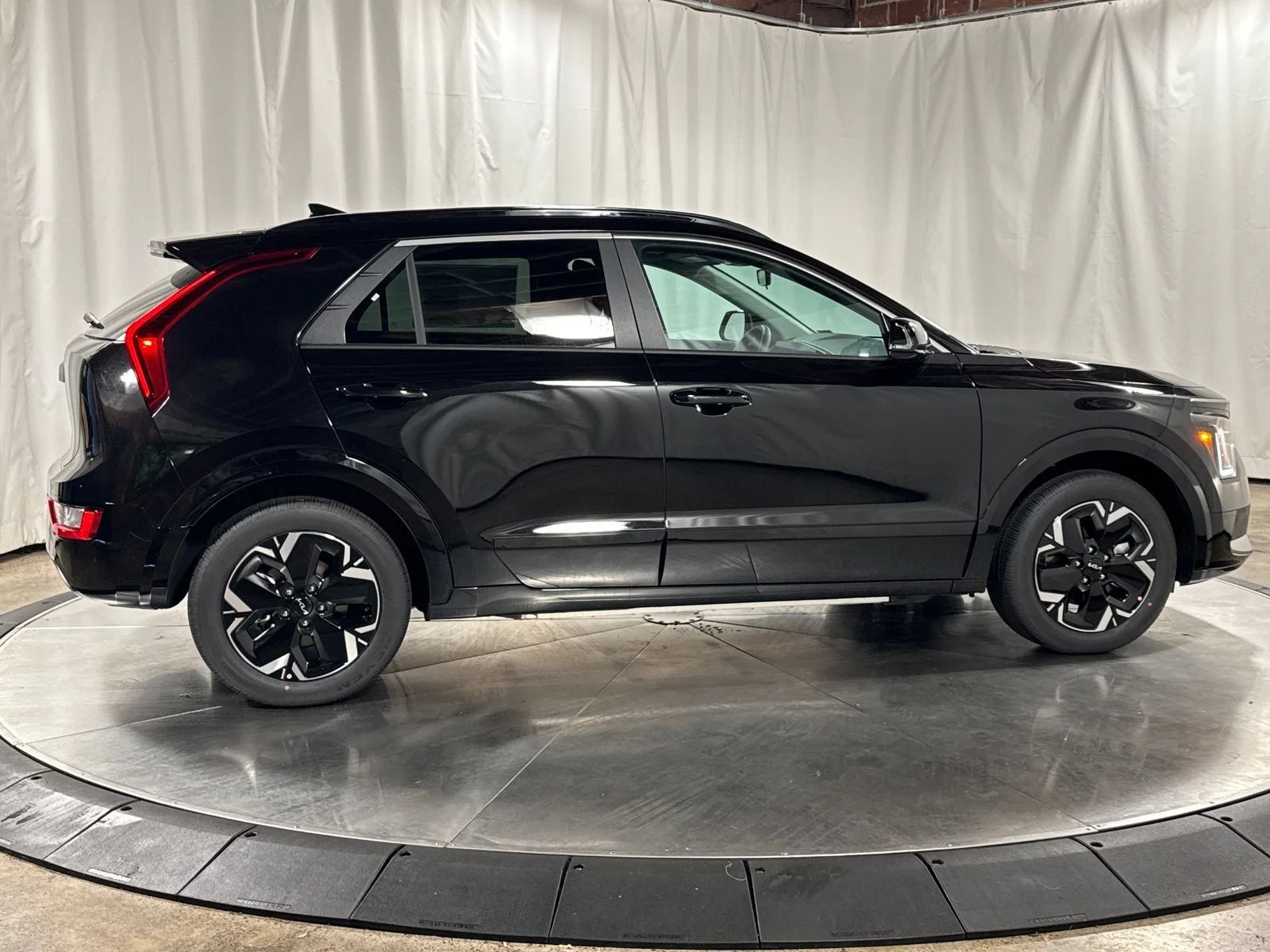 New 2026 Aurora Black Pearl Kia Wind image 9