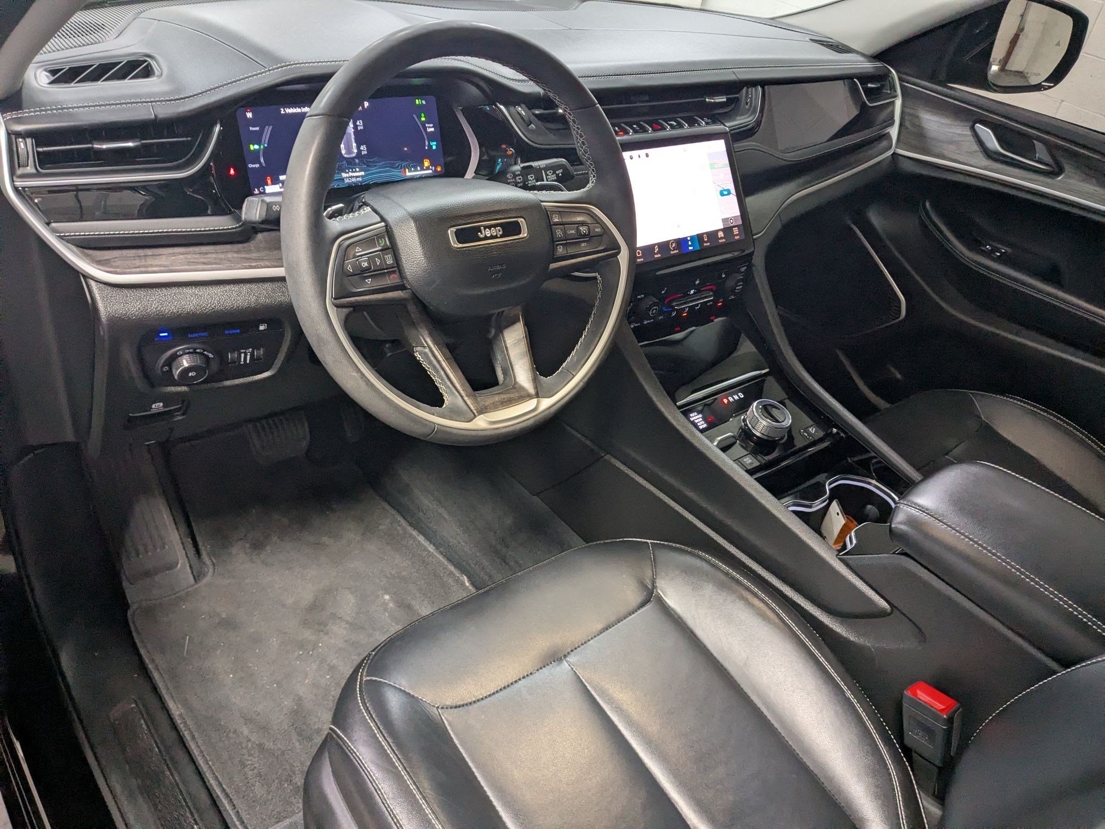 Used 2022 Diamond Black Crystal Pearlcoat Jeep 4xe image 10