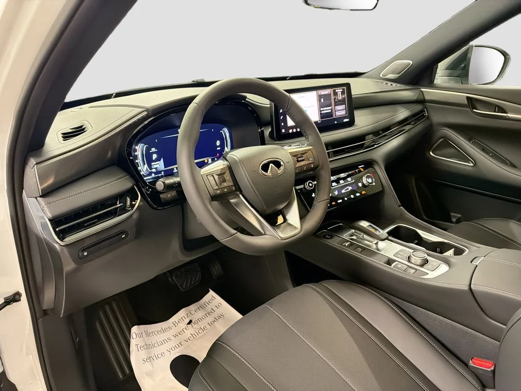 New 2027 RADIANT WHITE INFINITI SPORT image 4