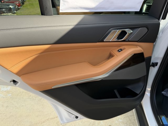 New 2026 Mineral White Metallic BMW xDrive40i image 14
