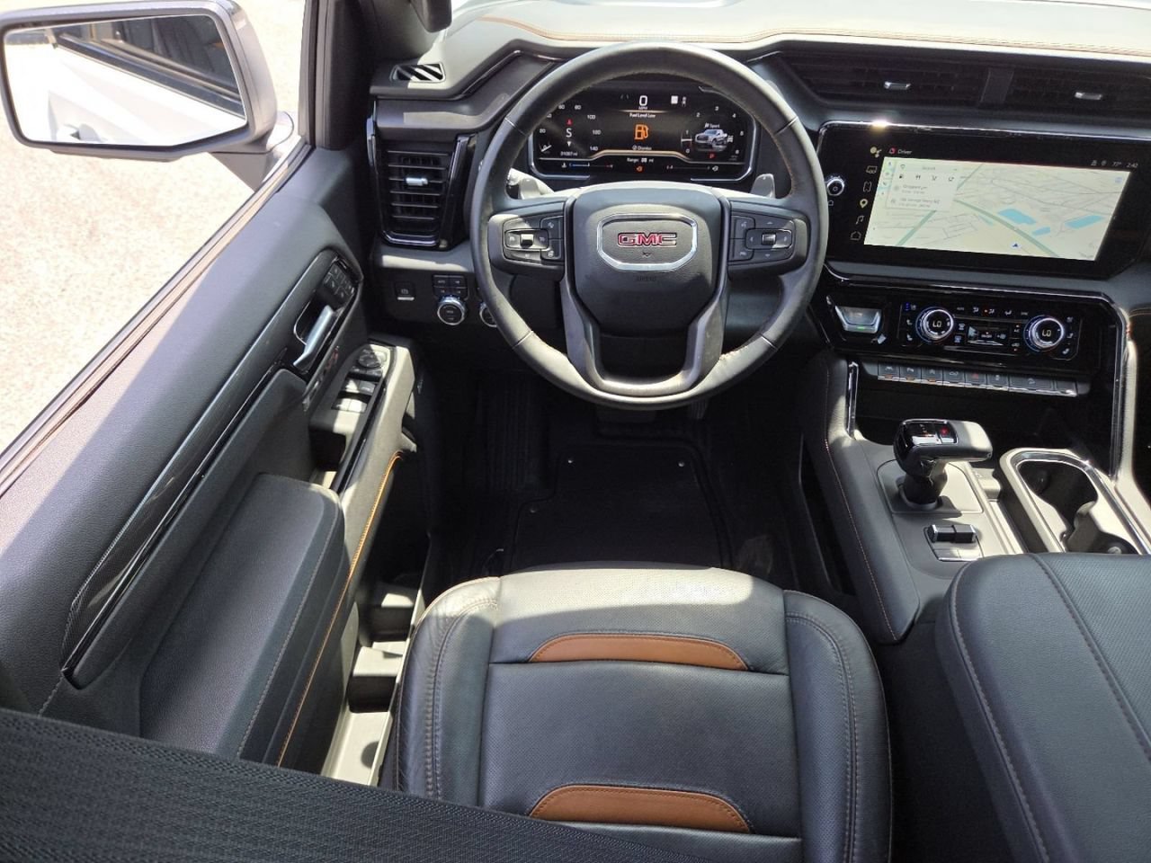 Used 2025 Summit White GMC AT4 image 29