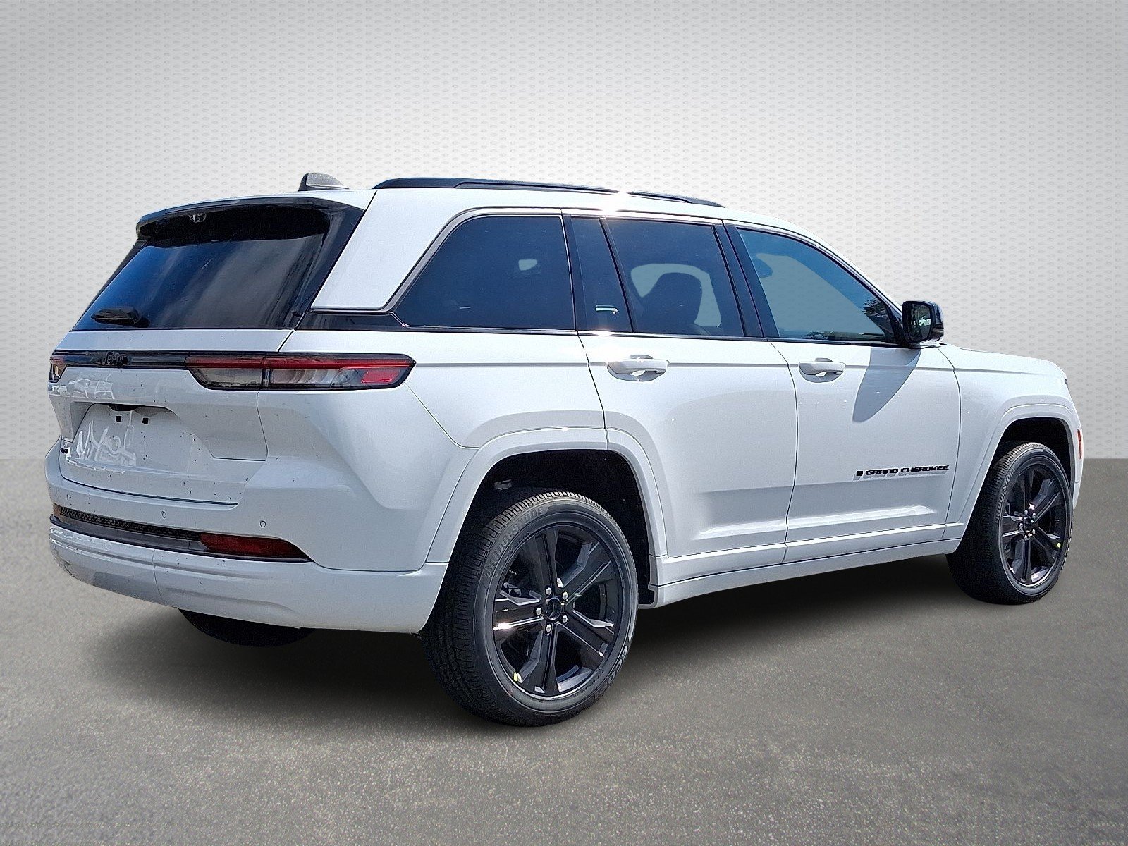 New 2027 Bright White Clear-Coat Paint Jeep Limited Reserve 4x4 image 4