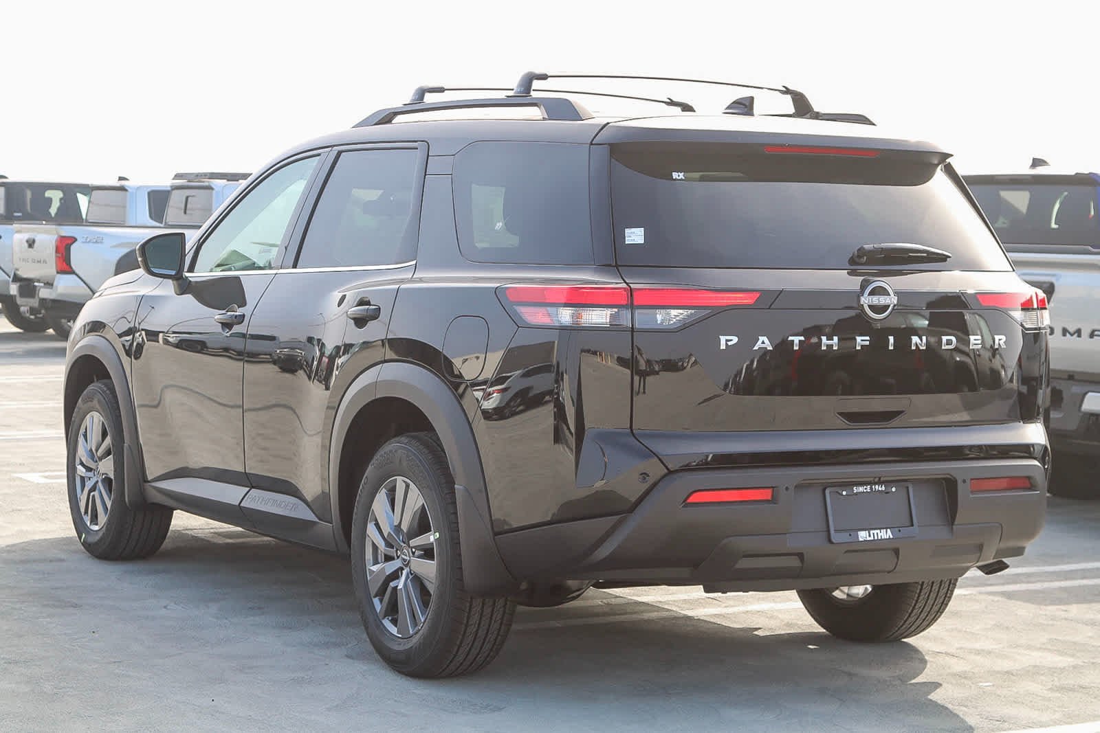 2025 Nissan Pathfinder SV - Photo 8