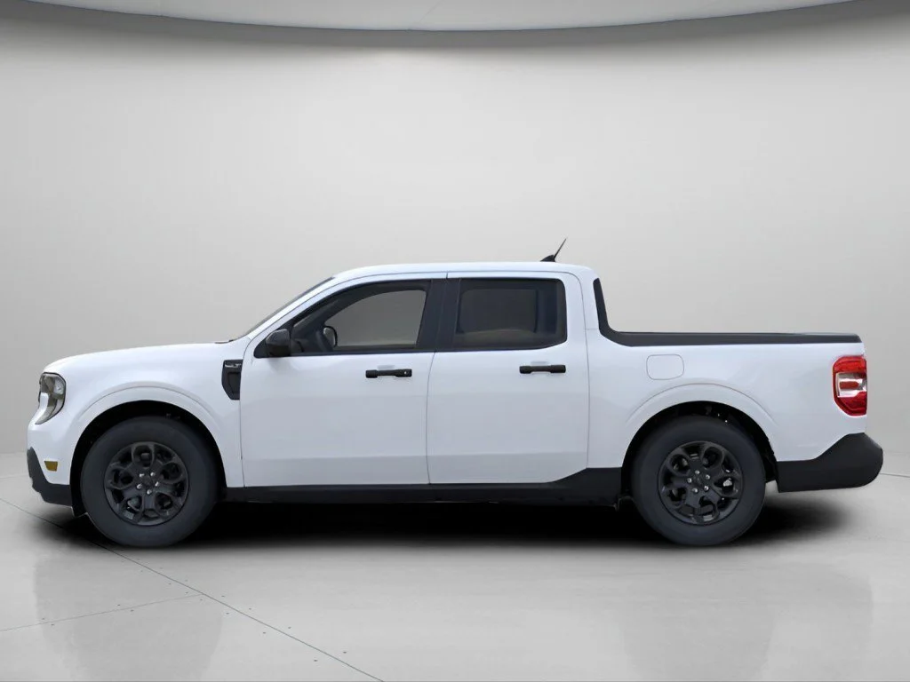 New 2026 Oxford White Ford XLT image 3