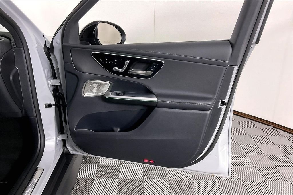 Used 2026 White Mercedes-Benz GLC 300 image 16