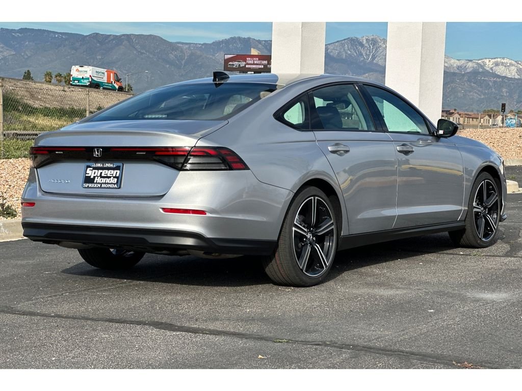New 2026 Solar Silver Metallic Honda SE image 4
