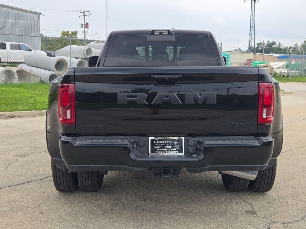 New 2026 Diamond Black Crystal Pearlcoat RAM Limited image 12