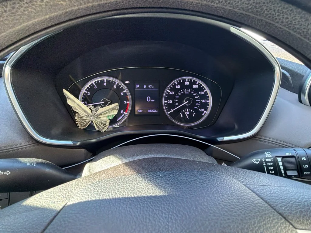 Used 2019  Hyundai SE image 10