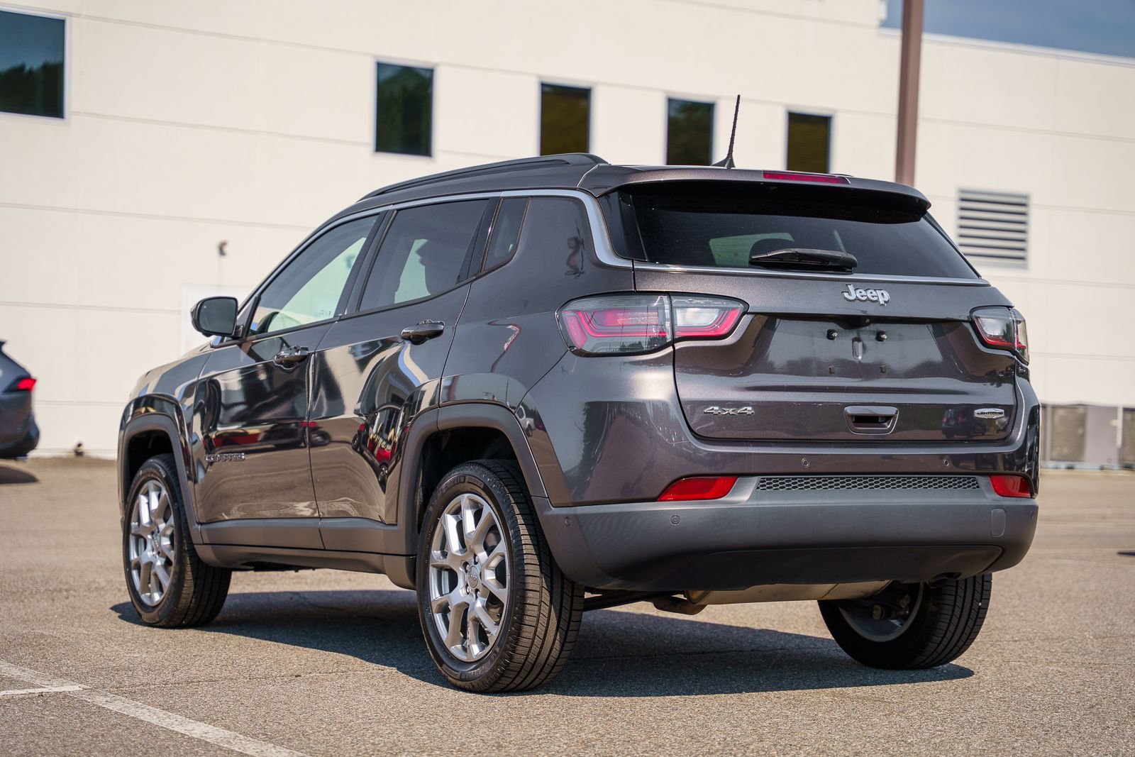 2022 Jeep Compass Latitude Lux - Photo 5