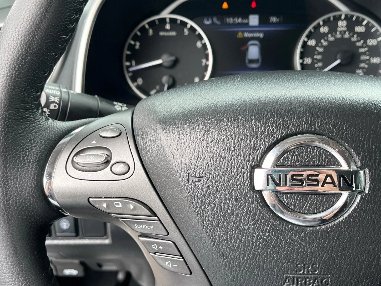 Used 2019 Pearl White Tricoat Nissan SL image 18