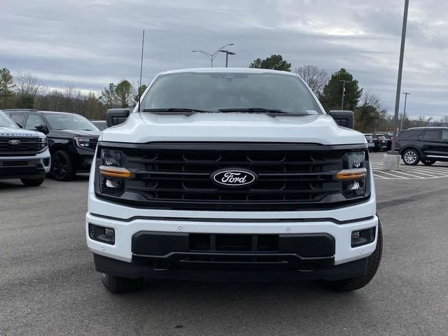 New 2025 Oxford White Ford XLT image 8