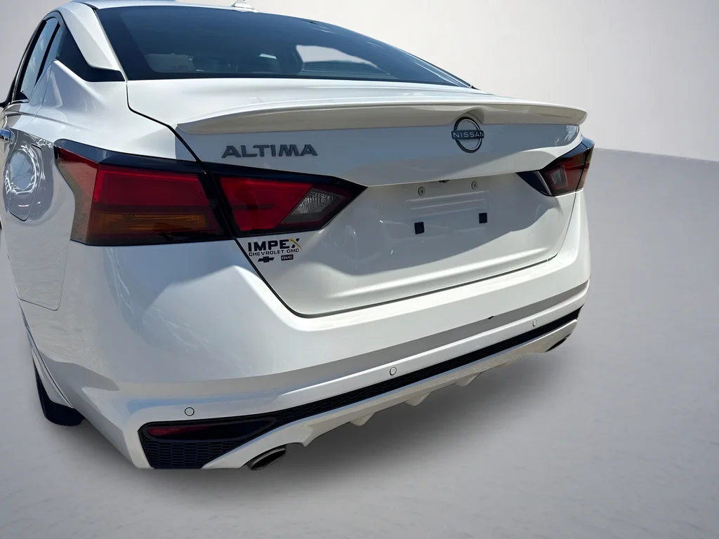 Used 2025 White Nissan SV image 31