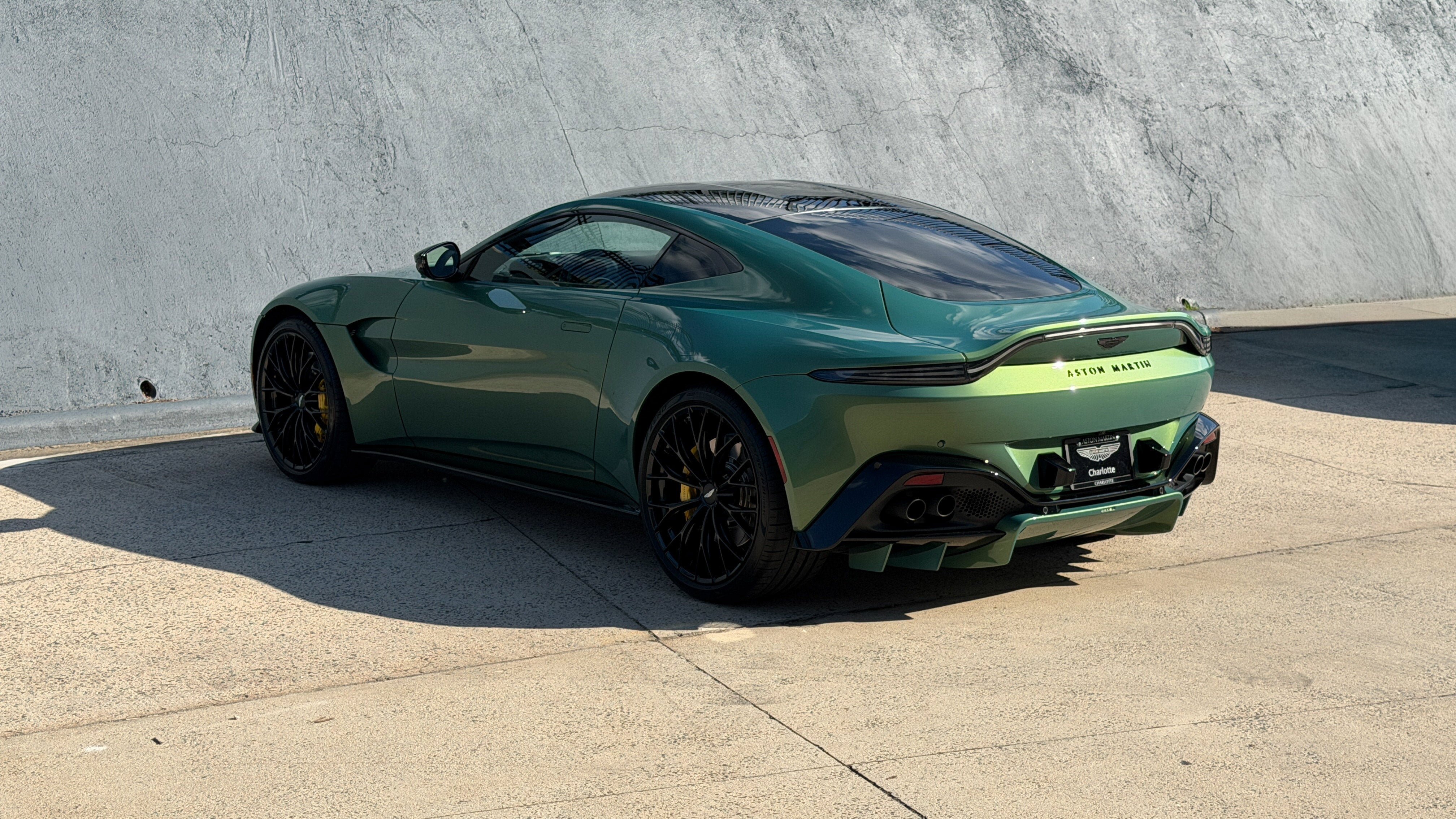Used 2023 Iridescent Emerald Aston Martin coupe image 16