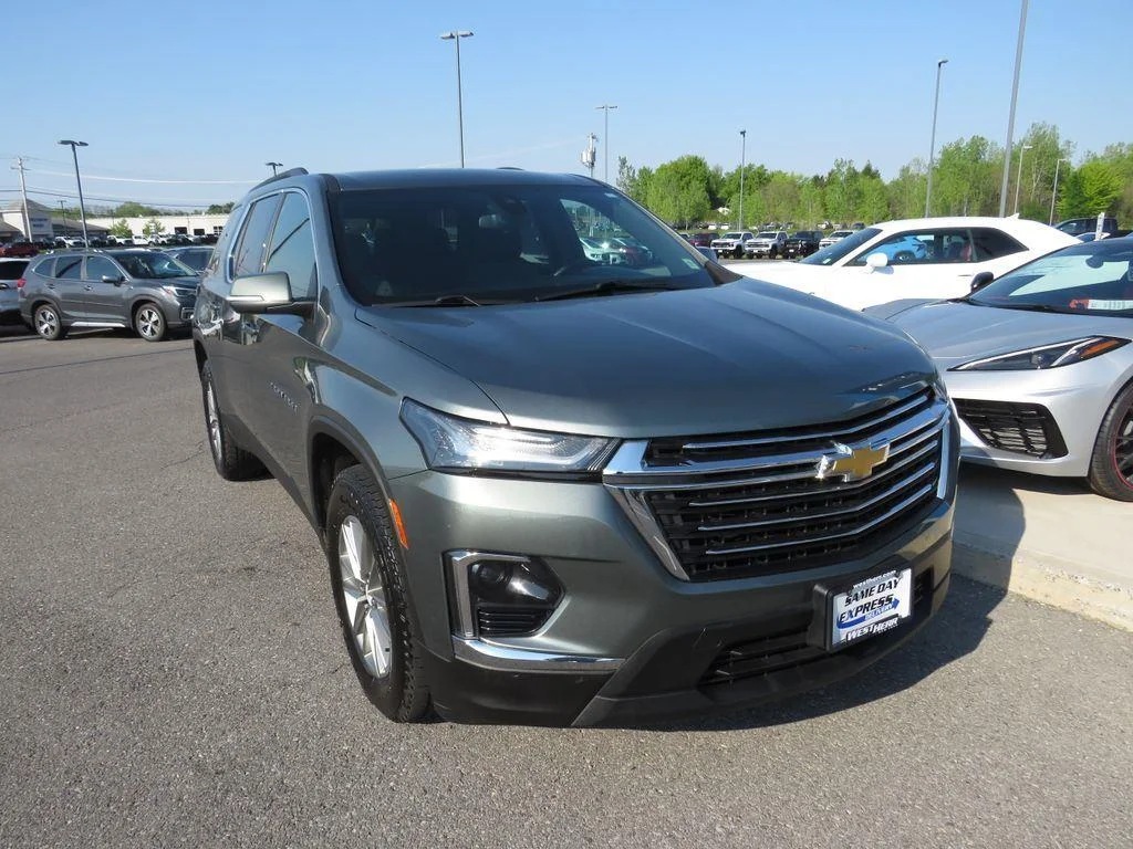 Used 2023 Silver Sage Metallic Chevrolet LT Cloth image 3