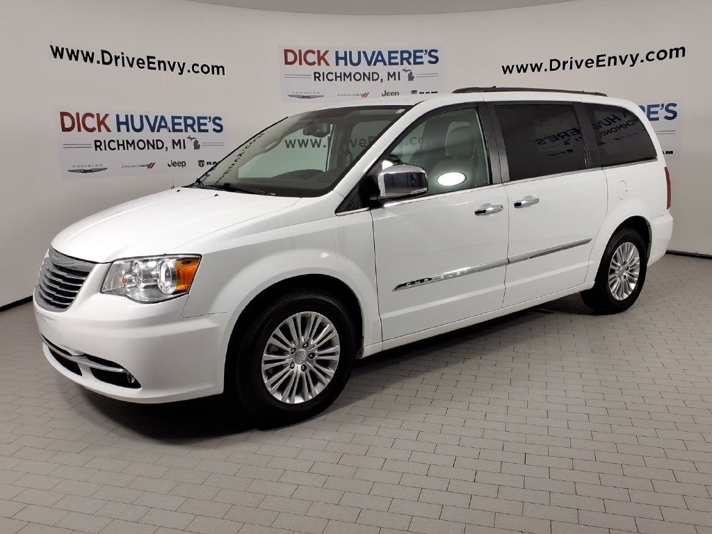2015 Chrysler Town & Country Touring-L