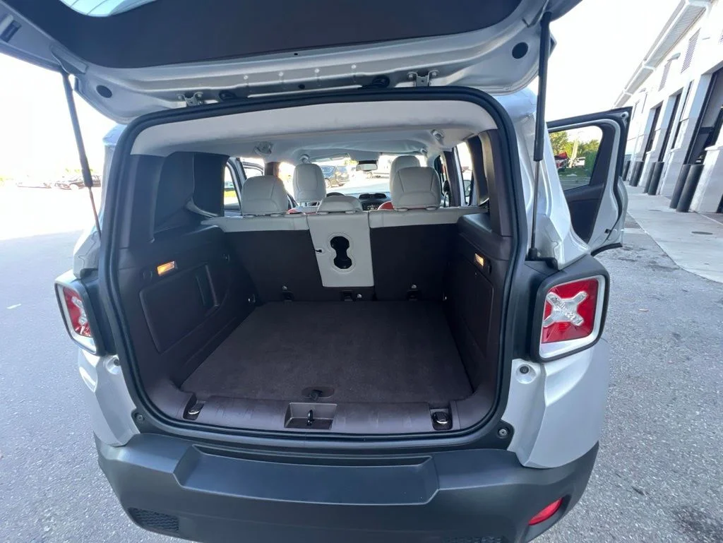 Used 2015 Silver Jeep Limited image 30