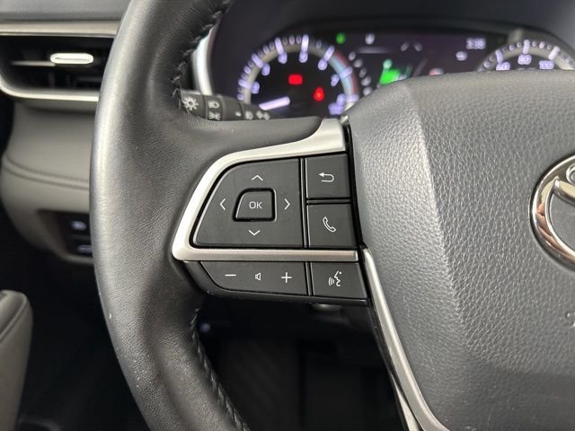 Used 2023 Silver Toyota XLE image 17
