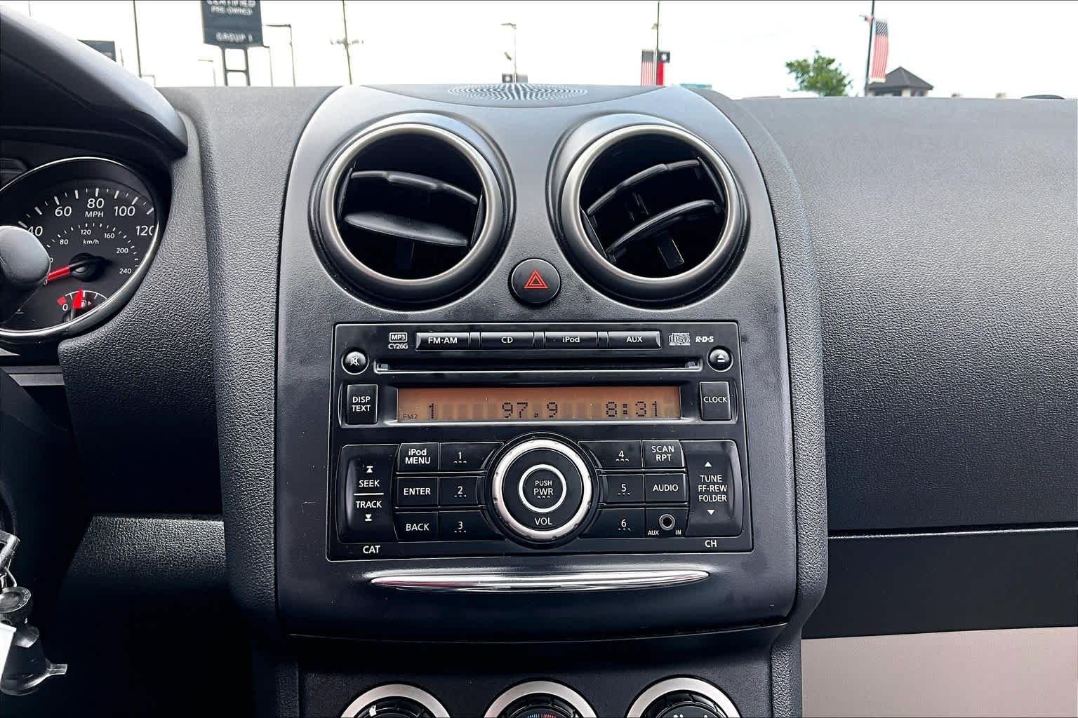 Used 2012 Platinum Graphite Nissan S image 32