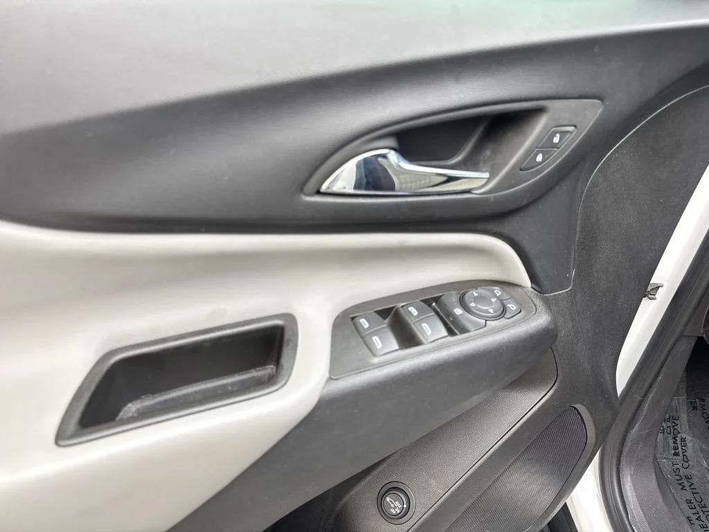 Used 2024 White Chevrolet LT image 33