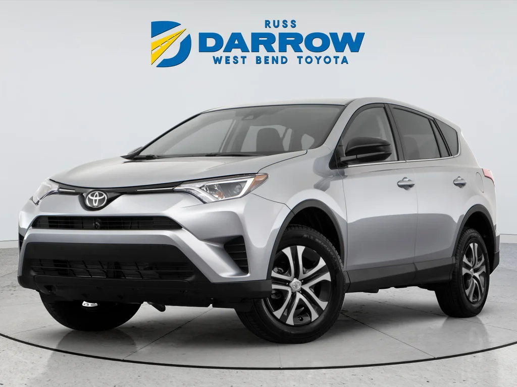 Used 2018 Silver Toyota LE image 3