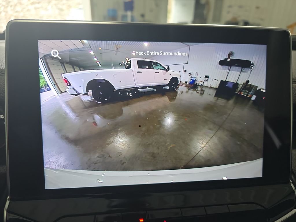 New 2026 Bright White Clearcoat Jeep Latitude image 21