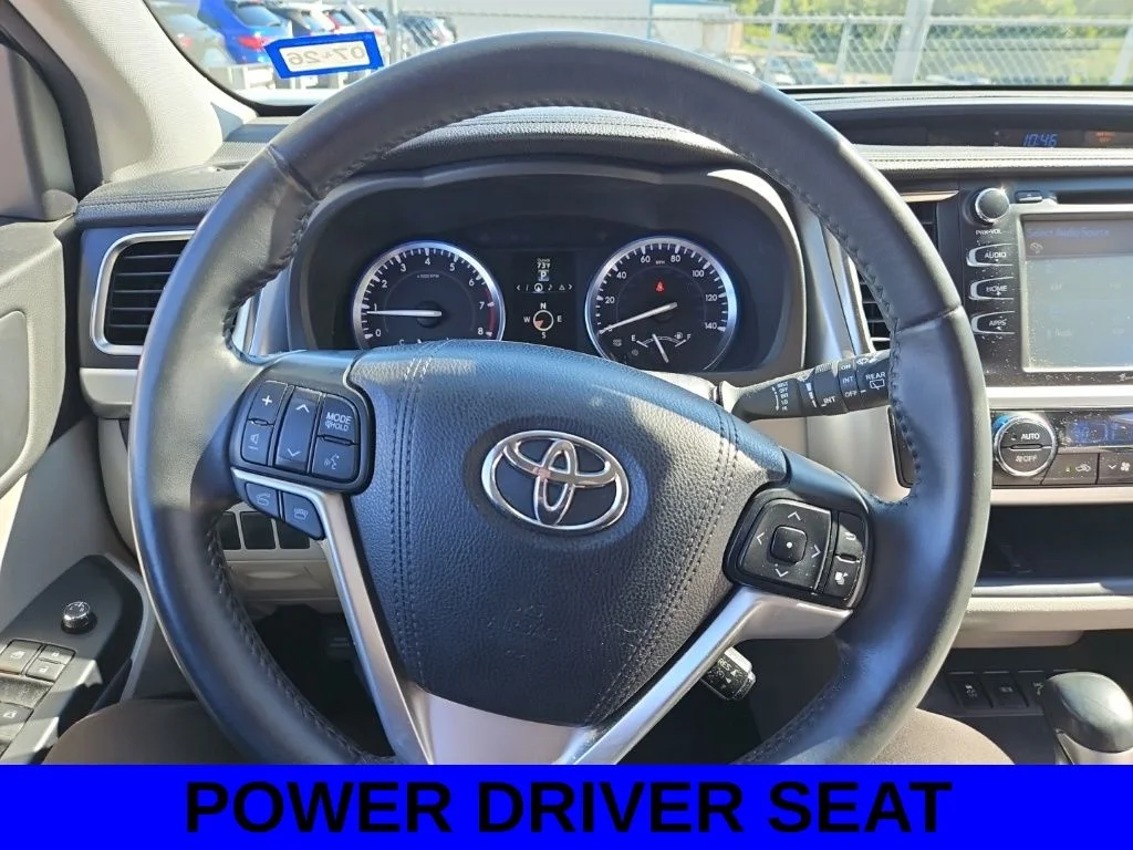 Used 2016 White Toyota XLE V6 image 7