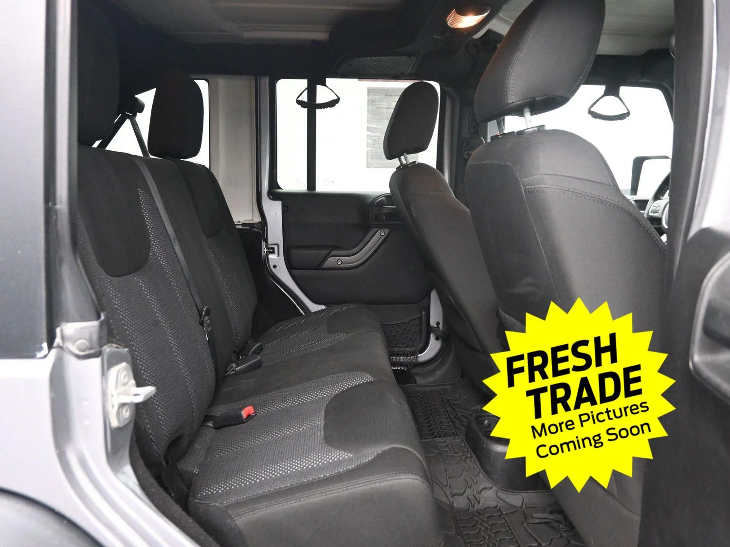 Used 2016 Billet Silver Metallic Clearcoat Jeep Black Bear image 11
