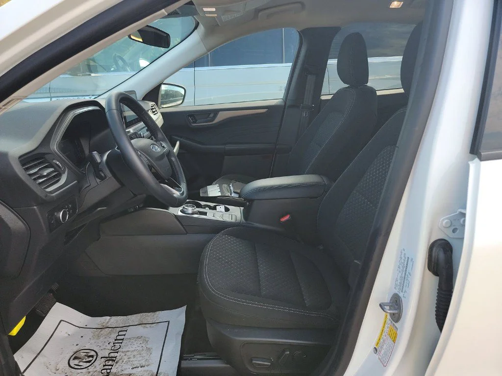 Used 2023 White Ford Active image 13