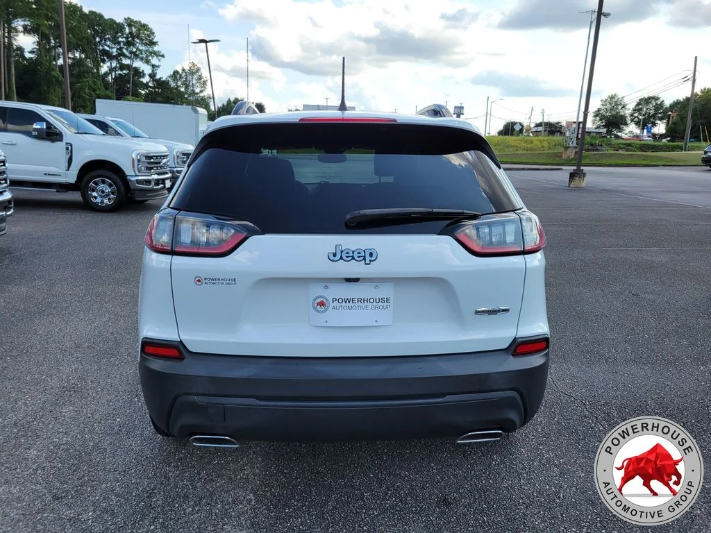 Used 2022 White Jeep Latitude Lux image 5