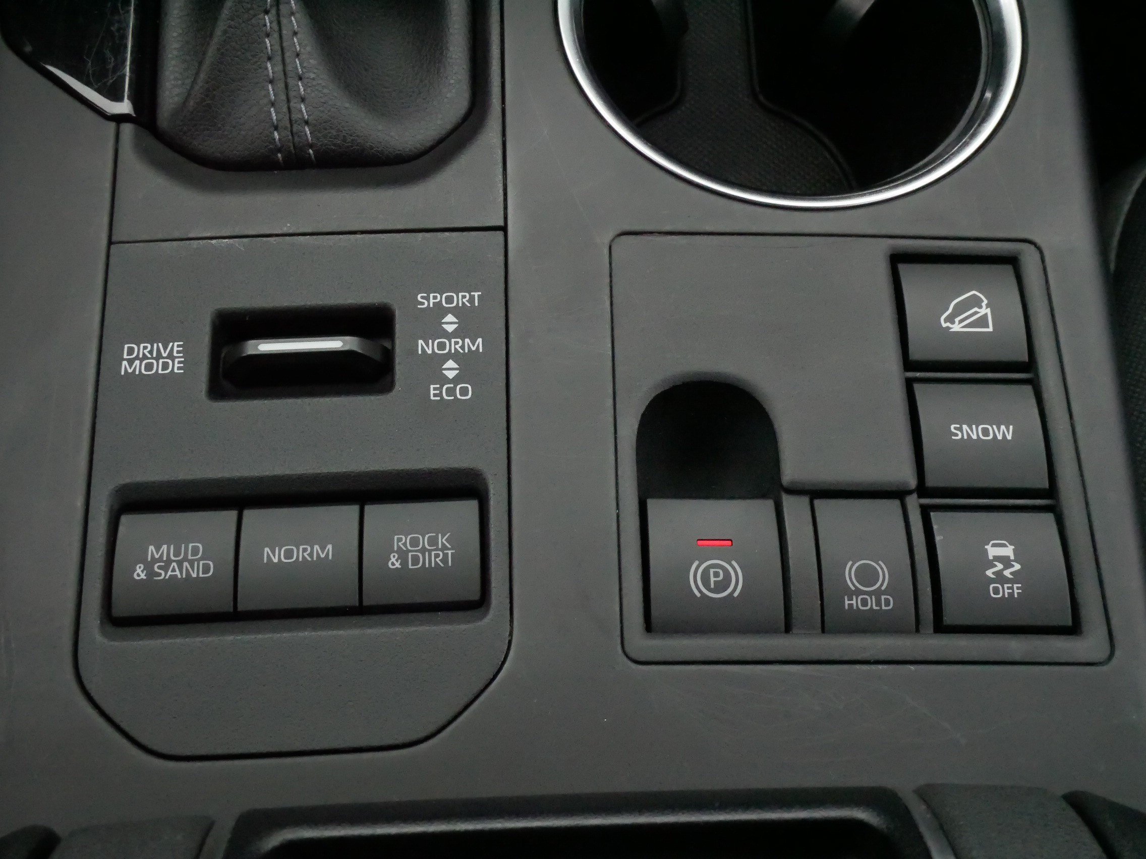 2024 Toyota Highlander LE - Photo 25