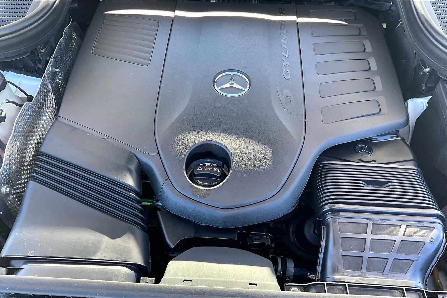 Used 2025 Polar White Mercedes-Benz GLS 450 image 33