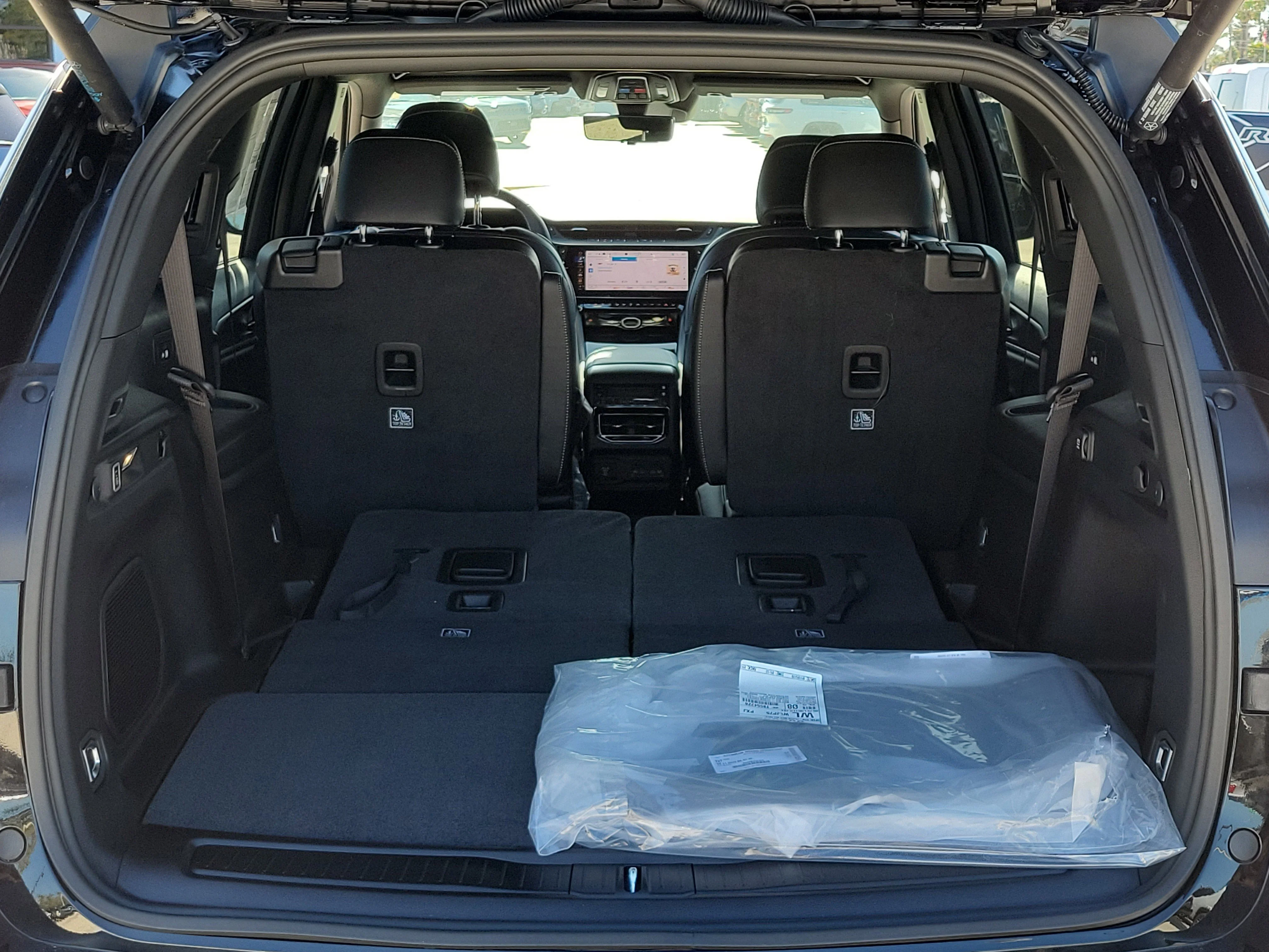 New 2026 Diamond Black Crystal Pearlcoat Jeep Limited image 10
