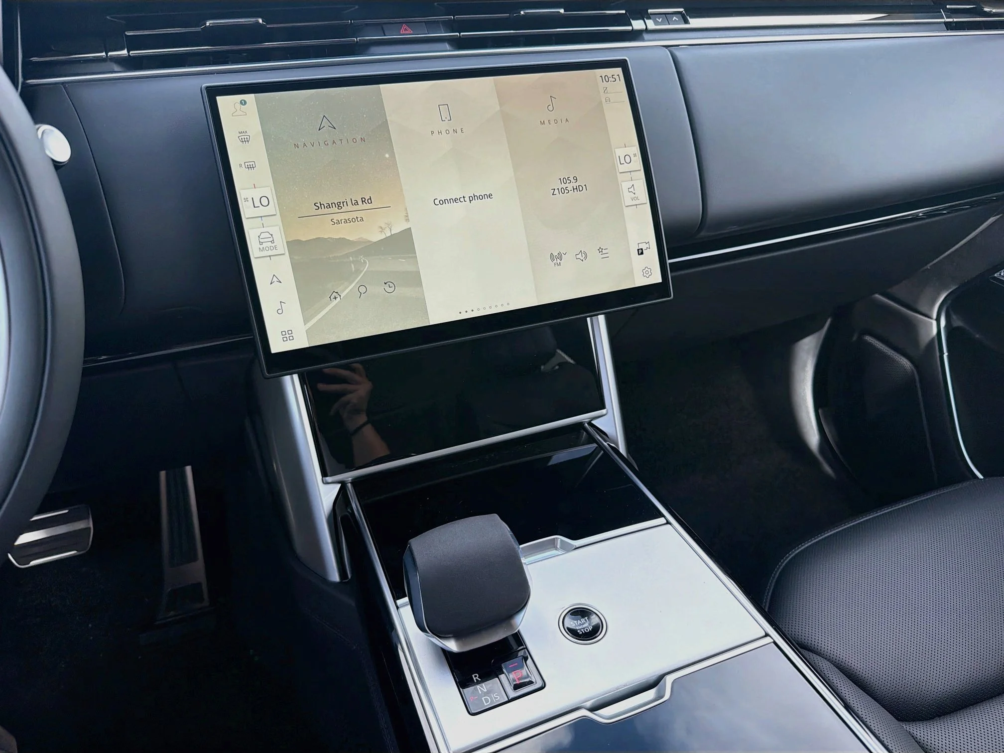 New 2026 Santorini Black Land Rover SE image 29