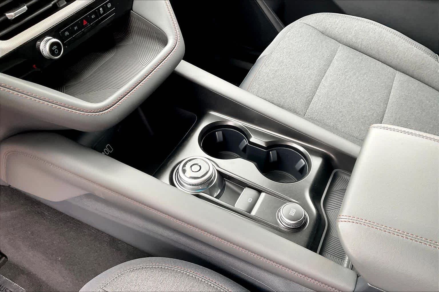 New 2026 Space White Metallic Ford Active image 7