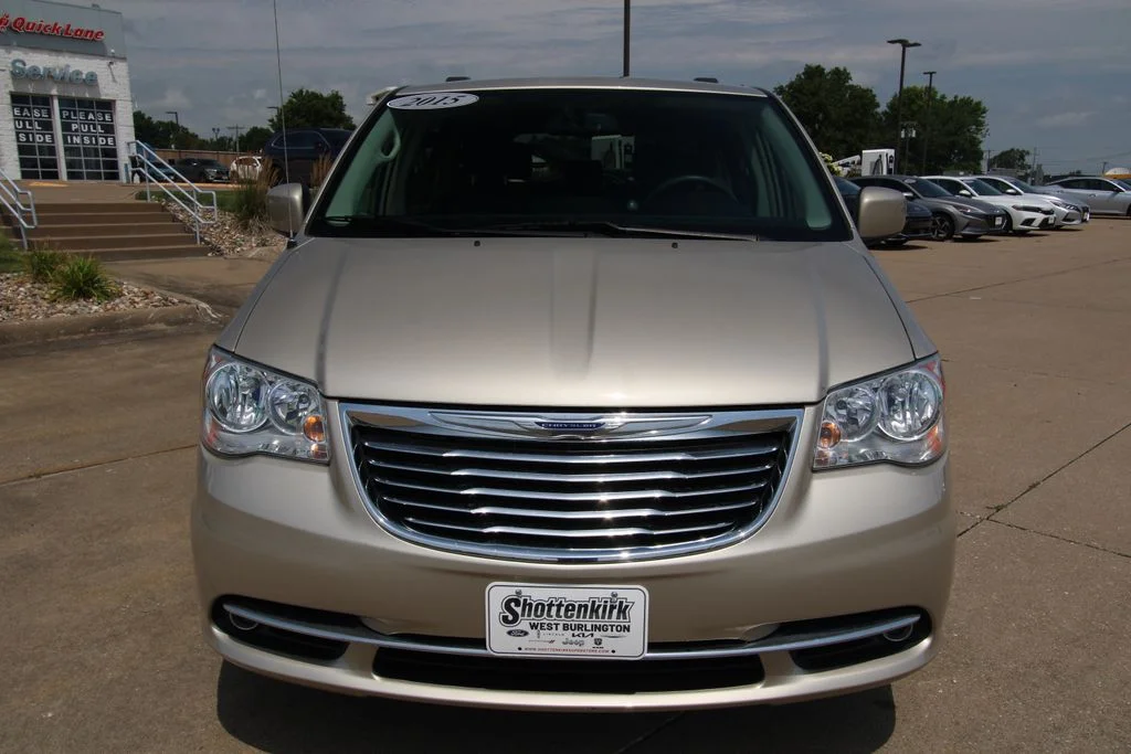 Used 2015 Chrysler Town & Country Touring with VIN 2C4RC1BG5FR627886 for sale in West Burlington, IA